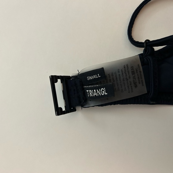 Triangle top - Picture 3 of 3